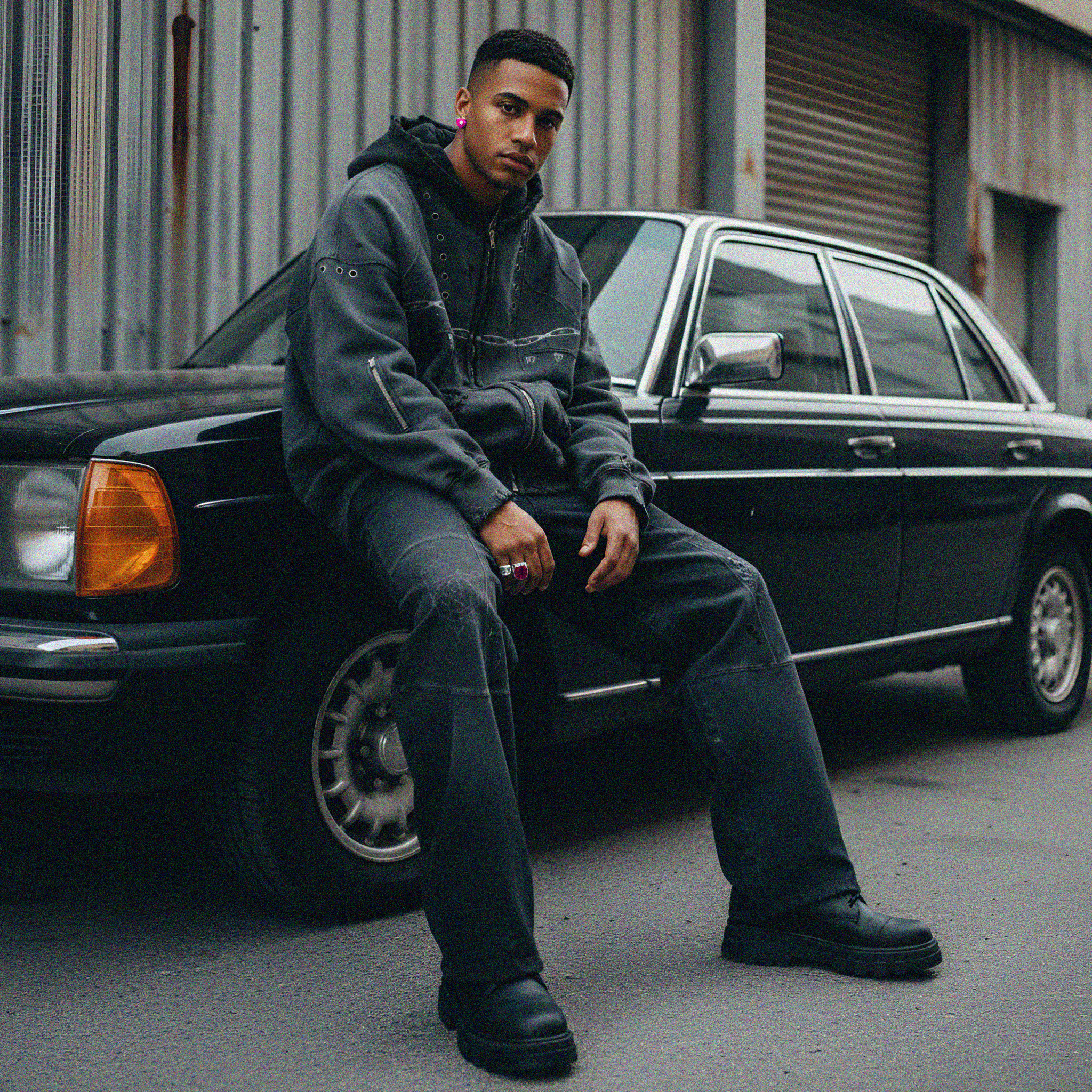 UNTAINED HOODIE – NEVER COLD